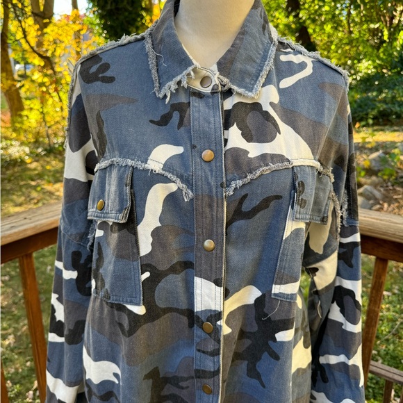 DAVI & DANI SHACKET SHIRT Slate Blue CAMO PRINT Camouflage Army Size M NWOT - Picture 4 of 10